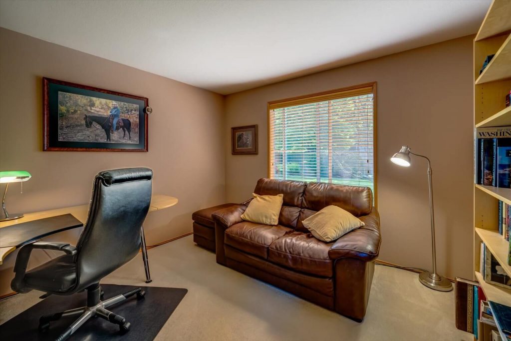 You will also find a convenient den/office on the main floor with territorial views of the back yard.